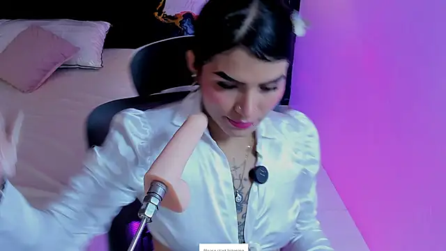 Snapshot of Alanna_Wild chatting on June 2026 06:56:01 PM Alanna Wild online show from June 2026 06:56:01 PM