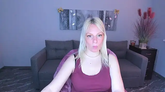 Snapshot of Lisa_Merritt chatting on June 2026 05:42:01 AM Lisa Merritt online show from June 2026 05:42:01 AM