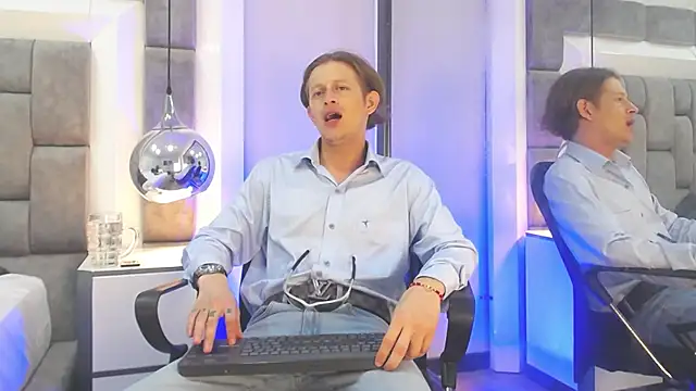 Snapshot of AnthonyStone_ chatting on May 2026 07:00:01 PM AnthonyStone online show from May 2026 07:00:01 PM