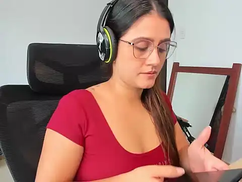 Snapshot of Emilia_Funnyy chatting on July 2026 03:03:02 PM Emilia Funnyy online show from July 2026 03:03:02 PM