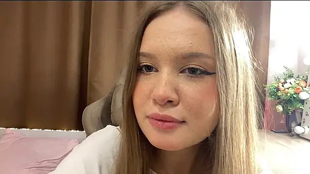 Snapshot of StefiMoon chatting on May 2026 01:08:01 PM StefiMoon online show from May 2026 01:08:01 PM