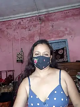 Snapshot of MoonLusty chatting on June 2026 05:00:01 PM MoonLusty online show from June 2026 05:00:01 PM