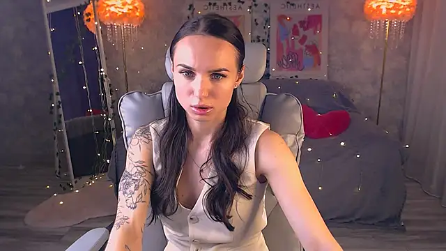 NicoleMerz online show from May 2026 03:30:02 PM