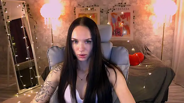 Snapshot of NicoleMerz chatting on June 2026 04:30:02 PM NicoleMerz online show from June 2026 04:30:02 PM