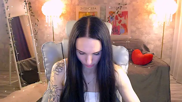 Snapshot of NicoleMerz chatting on June 2026 05:04:01 PM NicoleMerz online show from June 2026 05:04:01 PM