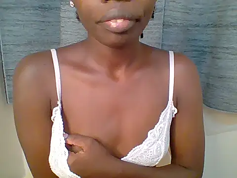 Snapshot of Sweet_quincy chatting on June 2026 10:00:02 PM Sweet quincy online show from June 2026 10:00:02 PM