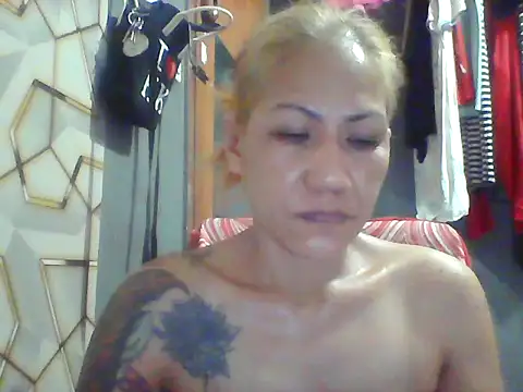 Snapshot of pinayheartaker chatting on June 2026 01:23:02 AM pinayheartaker online show from June 2026 01:23:02 AM