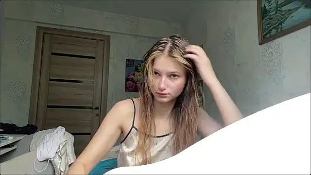 Snapshot of HeIen_cute chatting on July 2026 06:16:02 AM HeIen cute online show from July 2026 06:16:02 AM