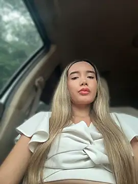 Snapshot of Julieta-Ospina chatting on May 2026 07:15:01 PM Julieta-Ospina online show from May 2026 07:15:01 PM