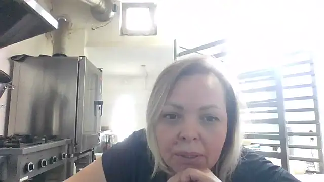 Snapshot of BellaaKiss chatting on May 2026 02:14:01 PM BellaaKiss online show from May 2026 02:14:01 PM