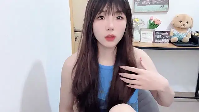 Snapshot of Louise-3 chatting on June 2026 09:57:02 PM Louise-3 online show from June 2026 09:57:02 PM