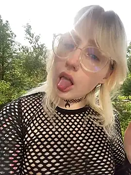 xp blondie online show from June 2026 01:24:02 PM