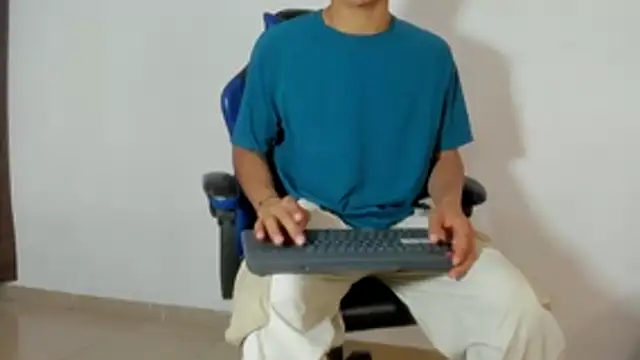 Snapshot of Maximiliano_Young chatting on July 2026 12:31:02 PM Maximiliano Young online show from July 2026 12:31:02 PM