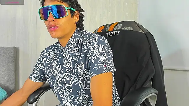 tommyhot7 online show from June 2026 09:57:01 PM