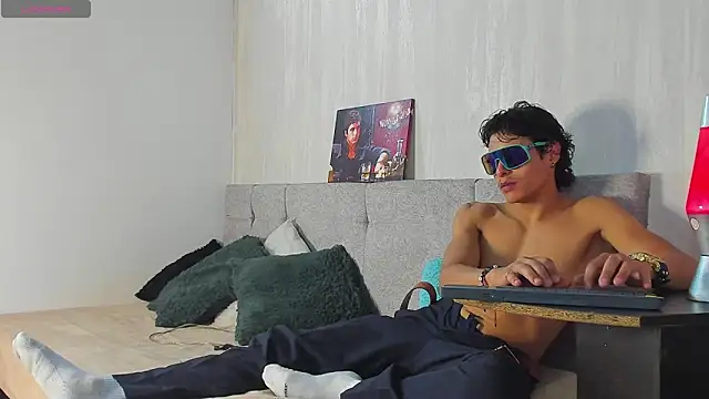 tommyhot7 online show from June 2026 08:19:02 PM