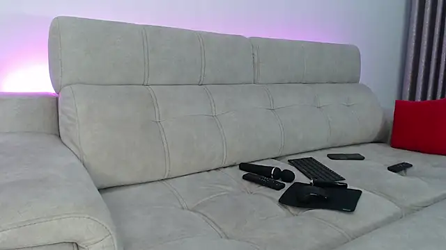 ItsPeachyCurl online show from August 2026 03:36:01 PM