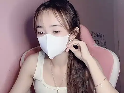 Alee8668 online show from July 2026 05:29:02 PM
