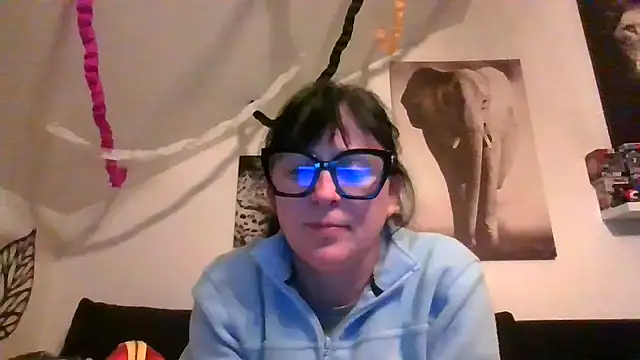 Snapshot of sexujuly88 chatting on April 2026 09:28:02 PM sexujuly88 online show from April 2026 09:28:02 PM