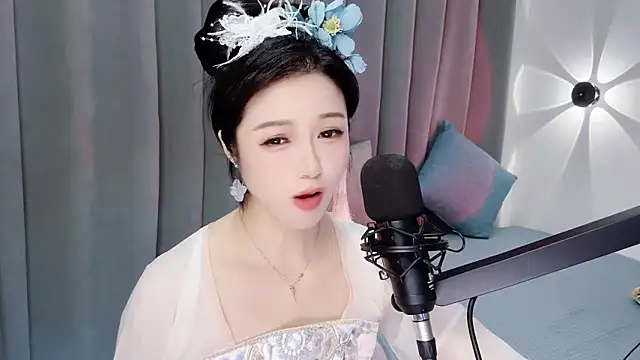 Snapshot of Momo-Wow chatting on June 2026 06:37:02 AM Momo-Wow online show from June 2026 06:37:02 AM