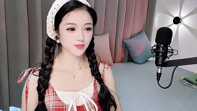Snapshot of Momo-Wow chatting on June 2026 06:51:01 AM Momo-Wow online show from June 2026 06:51:01 AM