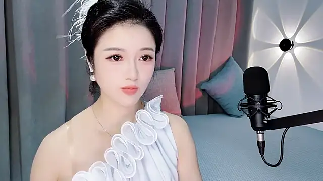 Snapshot of Momo-Wow chatting on July 2026 05:57:01 AM Momo-Wow online show from July 2026 05:57:01 AM