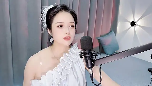 Snapshot of Momo-Wow chatting on July 2026 06:05:01 AM Momo-Wow online show from July 2026 06:05:01 AM