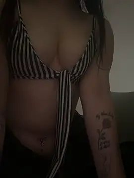 badbunnybabe123 online show from June 2026 07:32:02 AM
