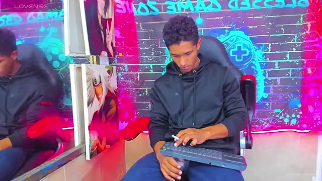 Snapshot of Yoel_Blessed chatting on June 2026 11:12:02 AM Yoel Blessed online show from June 2026 11:12:02 AM