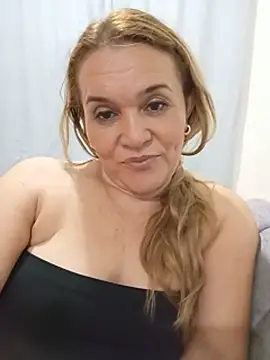 Snapshot of Sara_hilton02 chatting on June 2026 01:21:01 AM Sara hilton02 online show from June 2026 01:21:01 AM