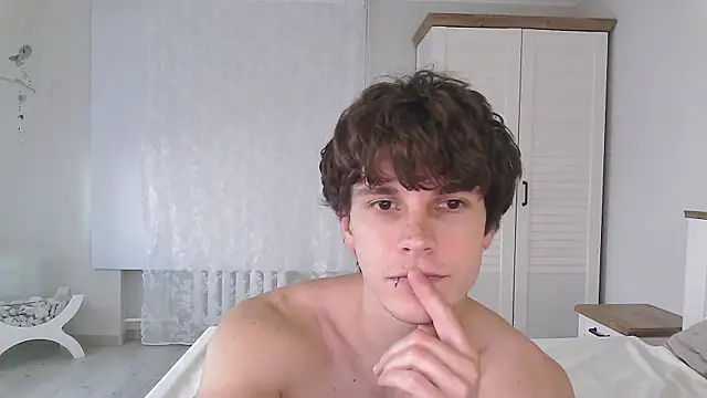 Snapshot of Eric_Crush chatting on June 2026 04:15:02 AM Eric Crush online show from June 2026 04:15:02 AM