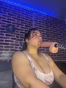 Snapshot of emma_bdsm_ chatting on June 2026 05:02:01 AM emma bdsm online show from June 2026 05:02:01 AM