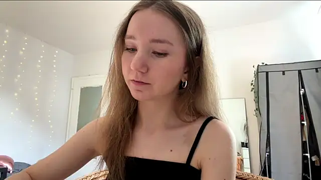 Snapshot of smalllisa chatting on June 2026 04:09:02 PM smalllisa online show from June 2026 04:09:02 PM