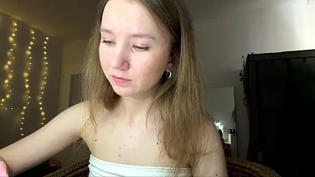 Snapshot of smalllisa chatting on June 2026 06:12:01 PM smalllisa online show from June 2026 06:12:01 PM