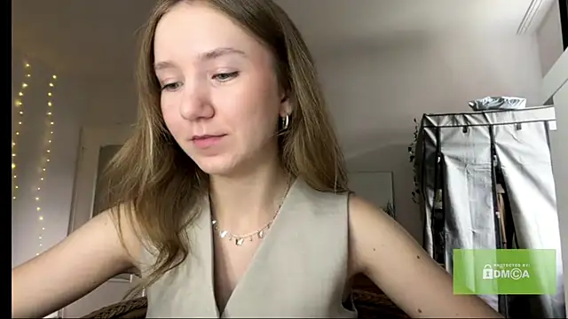Snapshot of smalllisa chatting on July 2026 04:44:01 PM smalllisa online show from July 2026 04:44:01 PM