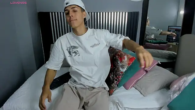 Snapshot of Axel_Mendozaa chatting on July 2026 08:26:02 PM Axel Mendozaa online show from July 2026 08:26:02 PM