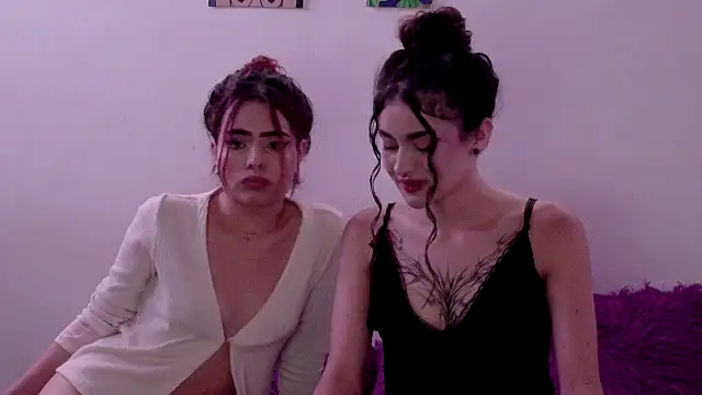 Snapshot of WendyandSienna chatting on July 2026 09:05:01 AM WendyandSienna online show from July 2026 09:05:01 AM