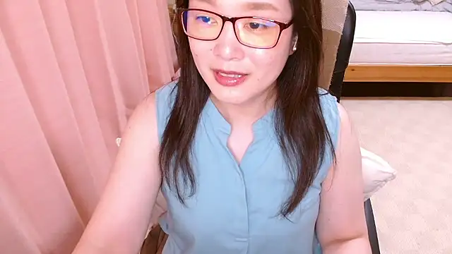Snapshot of LENA-xo chatting on June 2026 06:38:02 AM LENA-xo online show from June 2026 06:38:02 AM