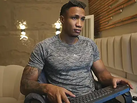 LoganVarela online show from June 2026 06:10:02 PM
