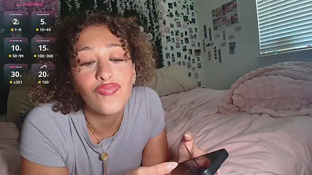 LyraCovee online show from July 2026 12:13:01 AM