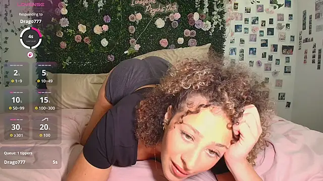 LyraCovee online show from July 2026 02:09:01 AM