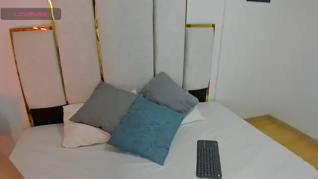 Snapshot of LiamBastien chatting on June 2026 03:44:02 AM LiamBastien online show from June 2026 03:44:02 AM