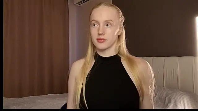 Snapshot of Miss_EliizaShy chatting on June 2026 05:01:02 PM Miss EliizaShy online show from June 2026 05:01:02 PM