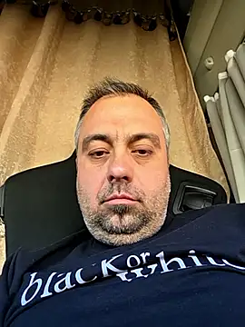 Snapshot of Robertoplayboy chatting on April 2026 12:40:01 PM Robertoplayboy online show from April 2026 12:40:01 PM