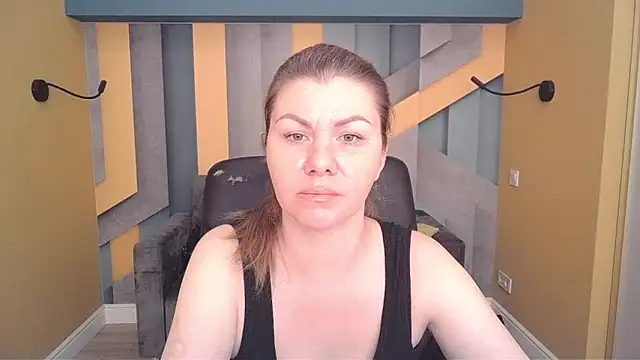 Snapshot of LunaKissesx chatting on June 2026 05:52:02 AM LunaKissesx online show from June 2026 05:52:02 AM