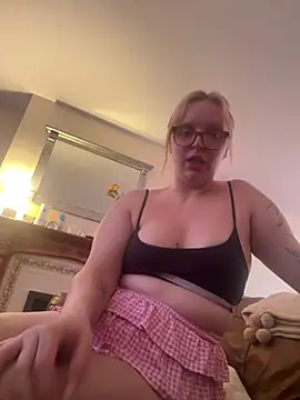 lucyyyxoxo online show from July 2026 04:05:02 PM