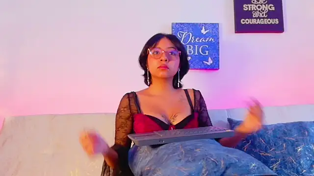 Snapshot of dhalya_roses chatting on June 2026 03:00:02 PM dhalya roses online show from June 2026 03:00:02 PM