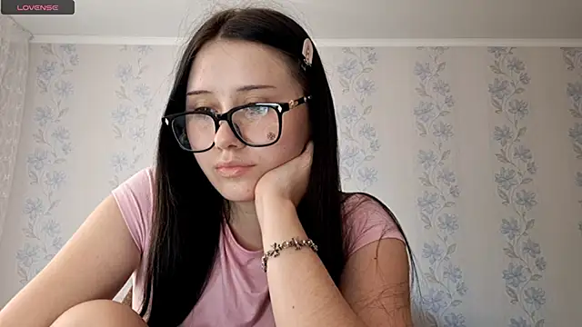 Snapshot of altcutie chatting on June 2026 06:16:02 AM altcutie online show from June 2026 06:16:02 AM