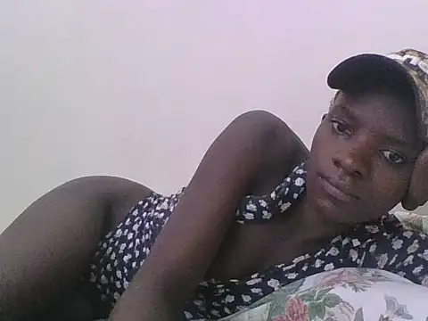 Snapshot of ebonypetite2 chatting on July 2026 05:43:01 AM ebonypetite2 online show from July 2026 05:43:01 AM