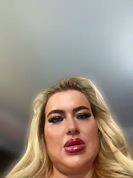 Snapshot of BarbieLeahX chatting on July 2026 09:44:01 AM BarbieLeahX online show from July 2026 09:44:01 AM
