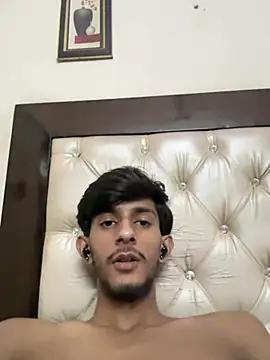 Snapshot of ronnnnn718 chatting on June 2026 07:35:02 PM ronnnnn718 online show from June 2026 07:35:02 PM